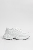 Tenis deportivos blancos de plataforma con detalles en malla