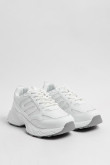 Tenis deportivos blancos de plataforma con detalles en malla