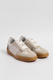 Tenis casuales kakis claros con costuras decorativas