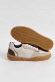 Tenis casuales kakis claros con costuras decorativas