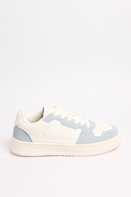 Tenis urbanos en color azul y kaki claro de  suela plana.