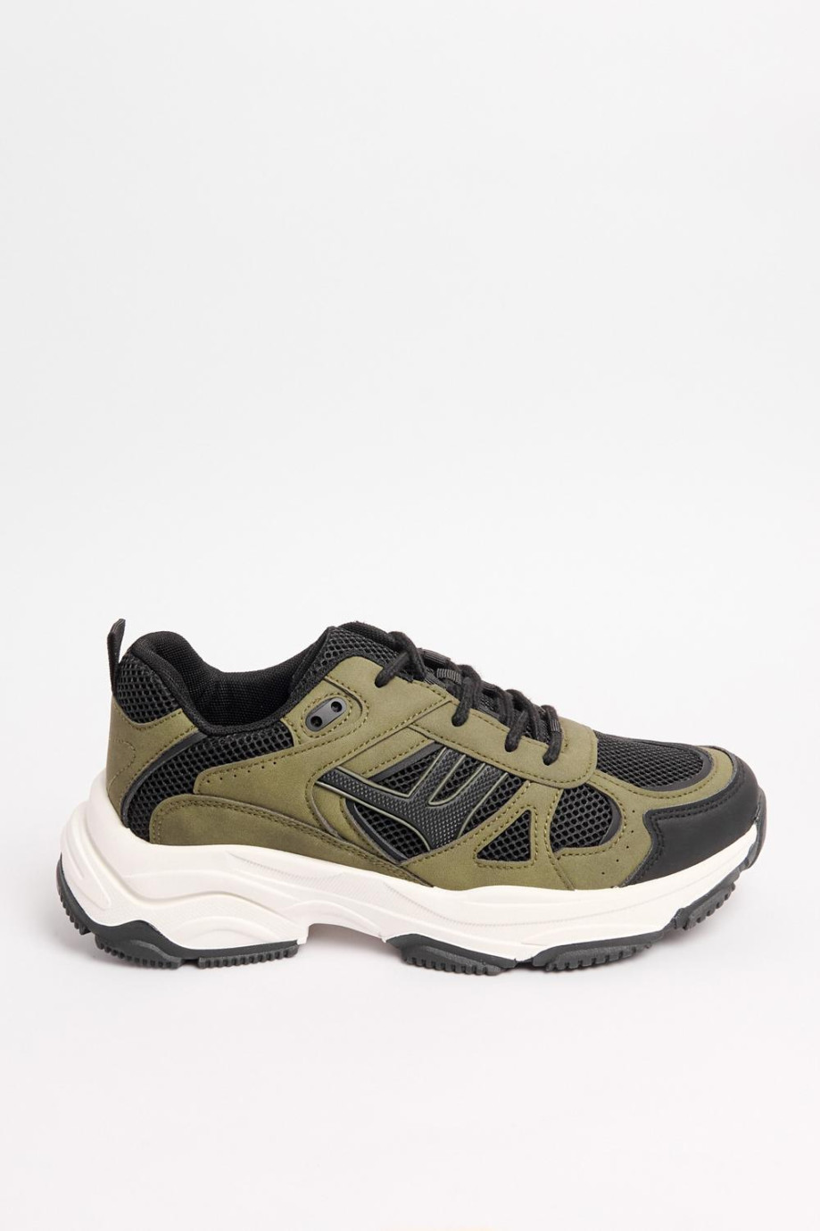 Tenis verdes de plataforma deportivos con contrastes