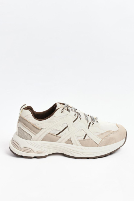 Tenis kakis de plataforma con cortes y paneles en malla