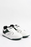 Tenis casuales blancos con perforaciones y contrastes verdes
