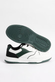 Tenis casuales blancos con perforaciones y contrastes verdes