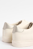 Tenis urbanos en color crema con contrastes en animal print.
