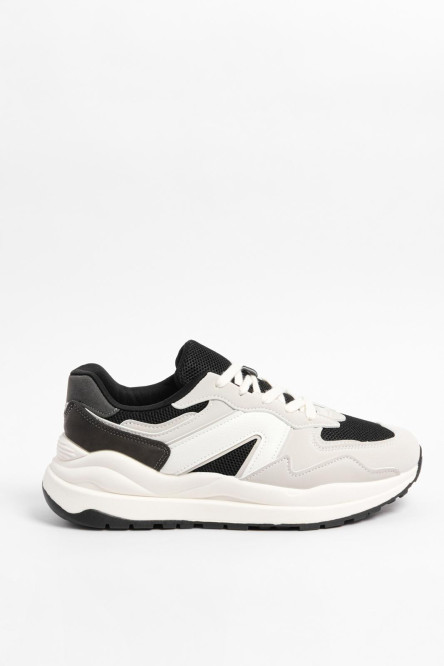 Tenis de plataforma negros con paneles en contraste