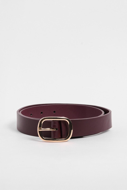 Cinturón vino tinto liso en color vino tinto con hebilla dorada