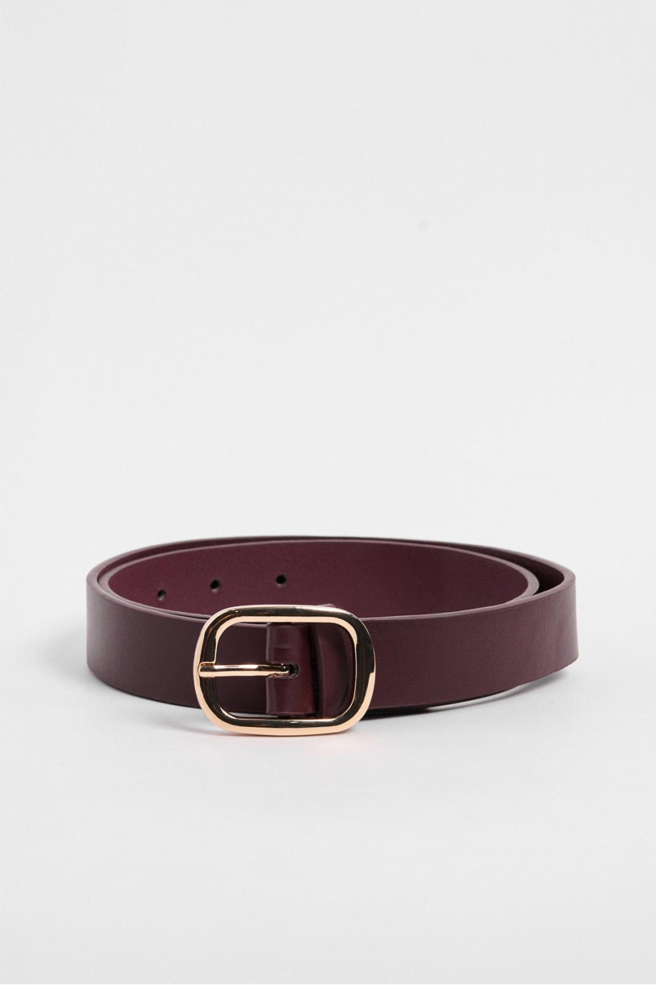 Cinturón vino tinto liso en color vino tinto con hebilla dorada