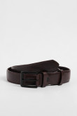 Cinturón café oscuro con doble trabilla y hebilla negra