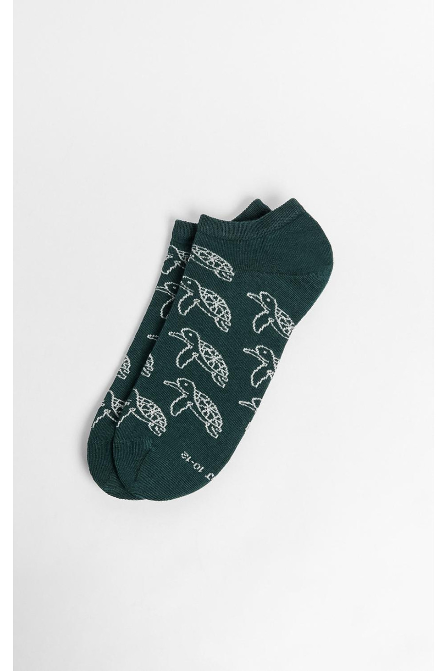 Medias tobilleras verdes oscuras con diseños de tortugas