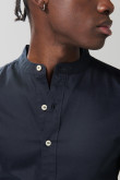 Camisa en algodón unicolor con botones y cuello nerú