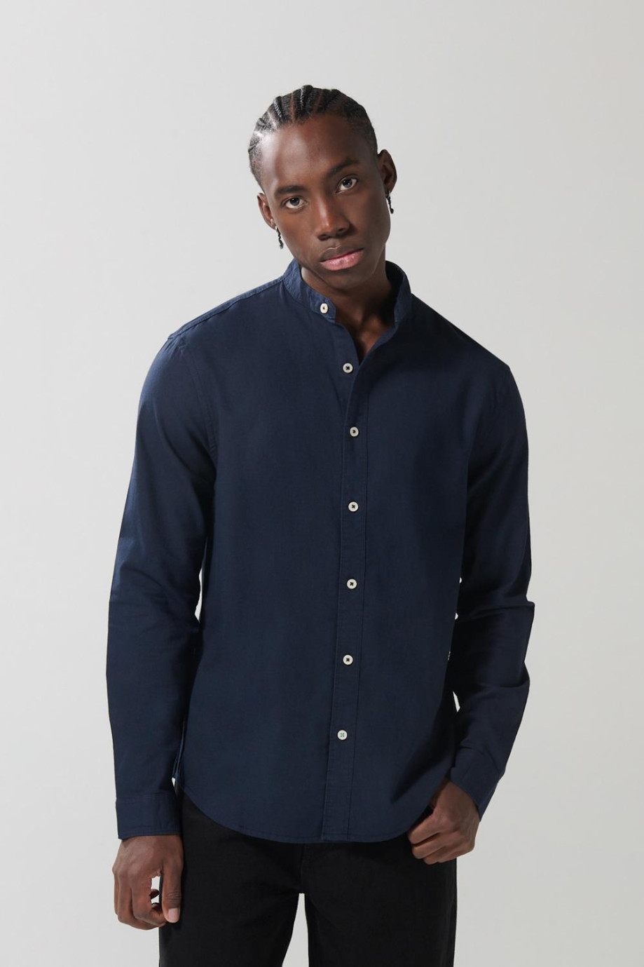 Camisa cuello nerú unicolor en algodón con manga larga