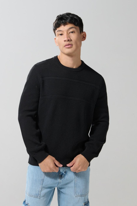 Suéter negro tejido cuello redondo con relieve