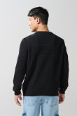 Suéter negro tejido cuello redondo con relieve