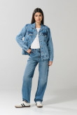 Chaqueta oversize de jean azul clara con doble bolsillo