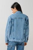 Chaqueta oversize de jean azul clara con doble bolsillo