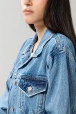 Chaqueta oversize de jean azul clara con doble bolsillo