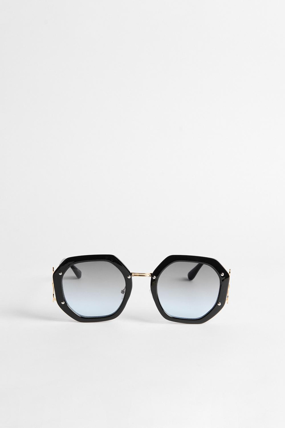 Gafas de sol de marco geométrico en color negro y café.