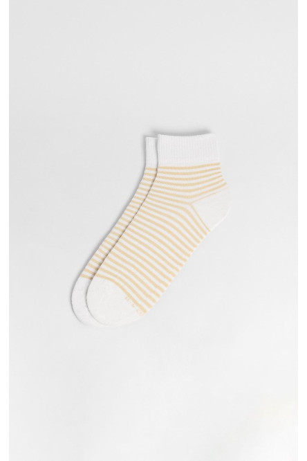 Media urbana corta, con rayas.