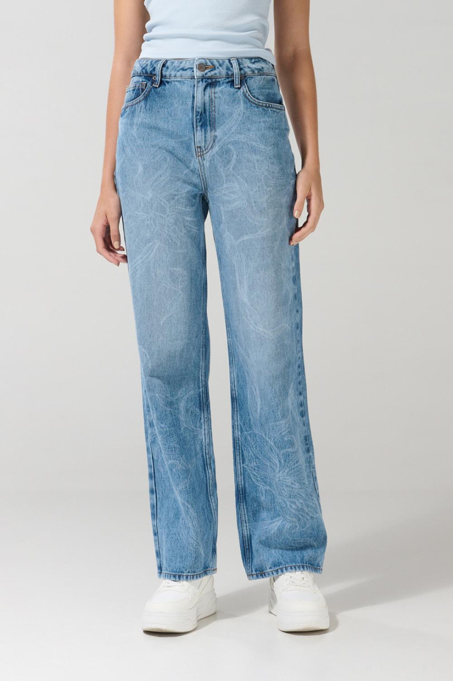 Jean 90´S bota recta azul medio con diseños y tiro alto