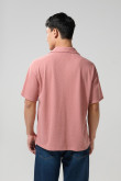 Camisa cuello resort unicolor con manga corta y texturas