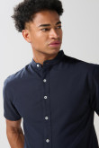 Camisa cuello nerú en algodón unicolor con manga corta