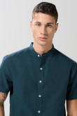 Camisa cuello nerú en algodón unicolor con manga corta