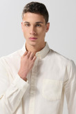 Camisa unicolor cuello button down en algodón con bolsillo