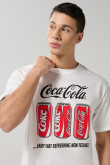 Camiseta crema cuello redondo con diseño de Coca-Cola