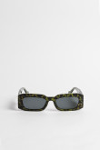 Gafas verdes oscuras de sol con marco rectangular