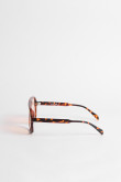 gafas de sol  de marco piloto en color café con efecto nacarado.