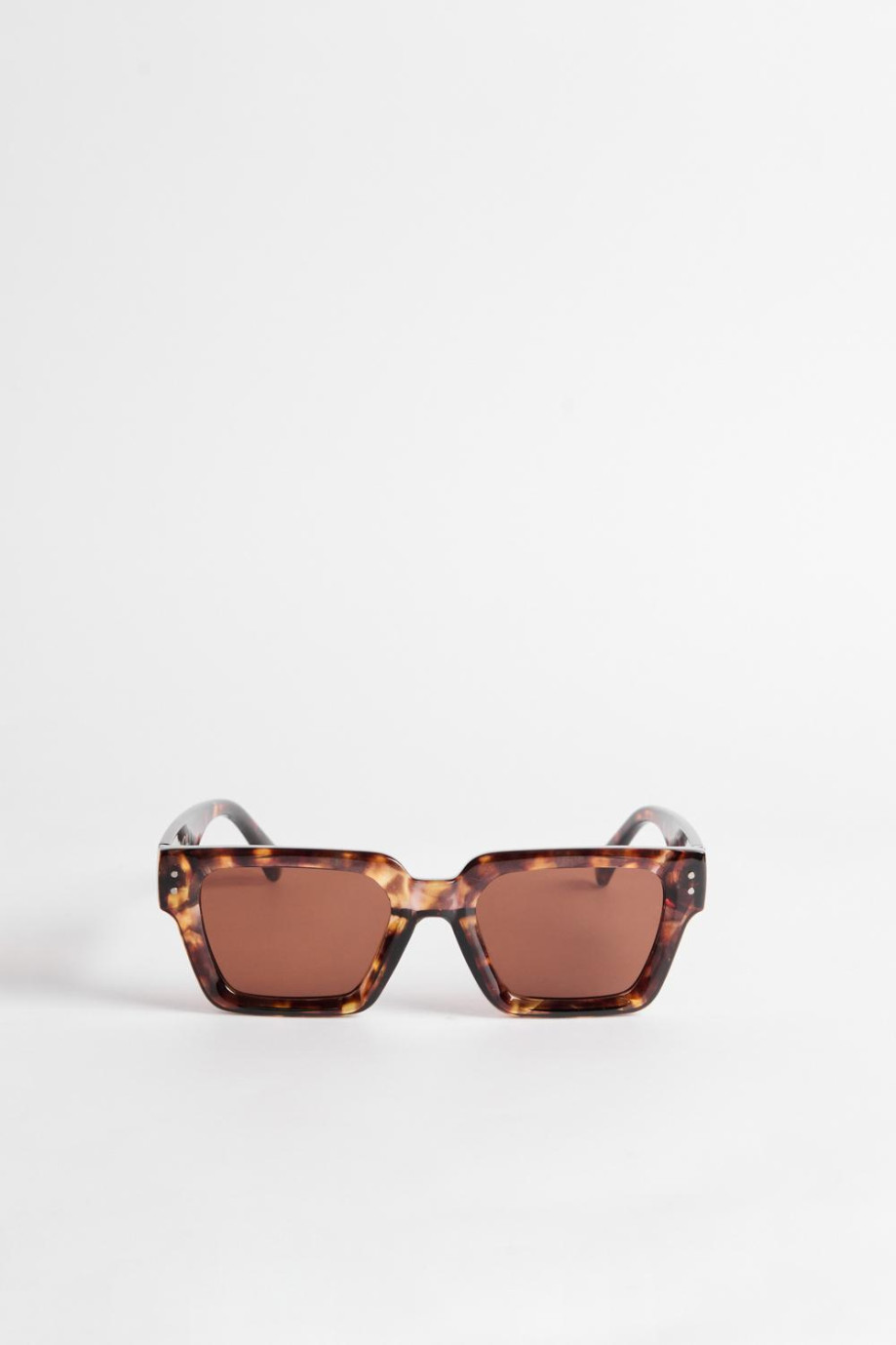 Gafas de sol de marco clásico en color café estampado.