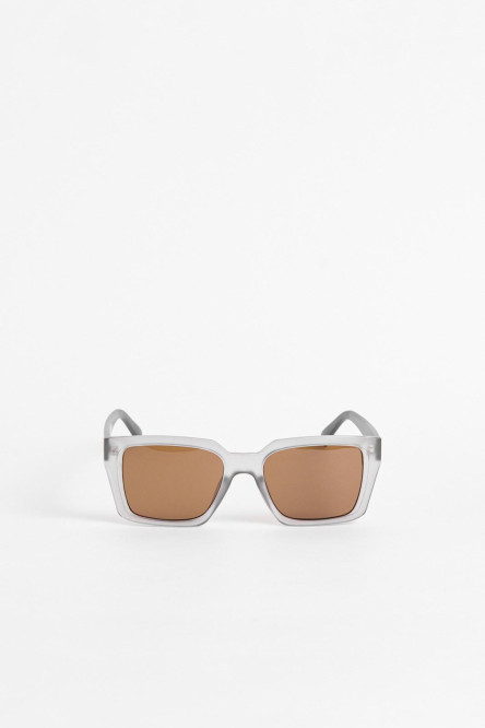 Gafas wayfarer de sol grises con lentes cafés