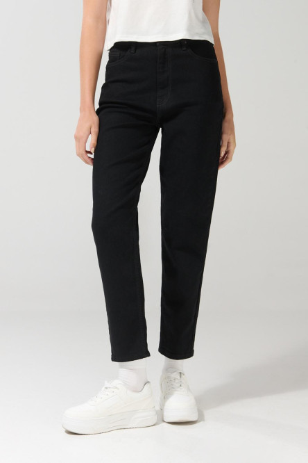 Jean súper tiro alto tipo mom negro con bota recta