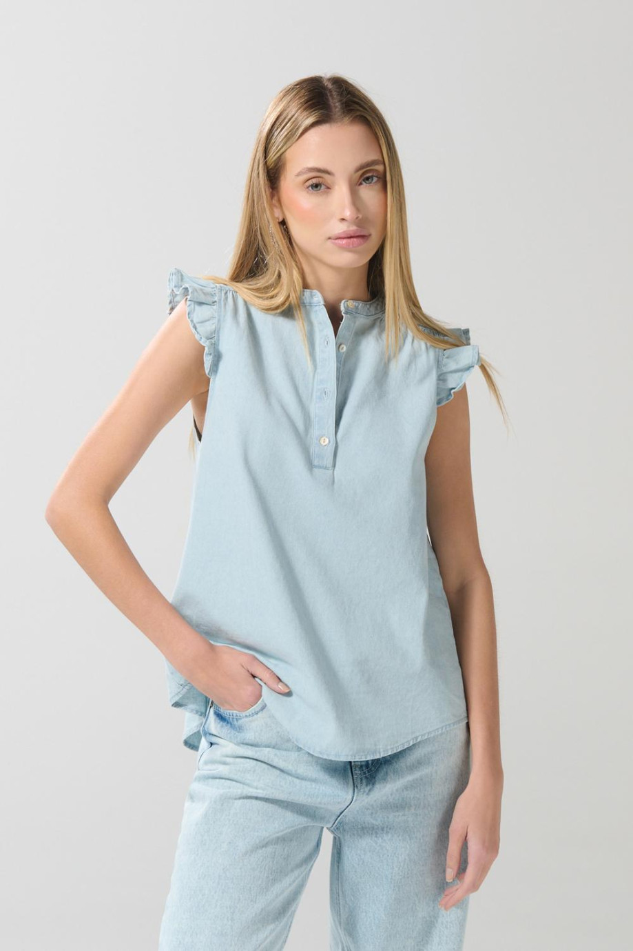Blusa manga sisa unicolor con golas y cuello nerú