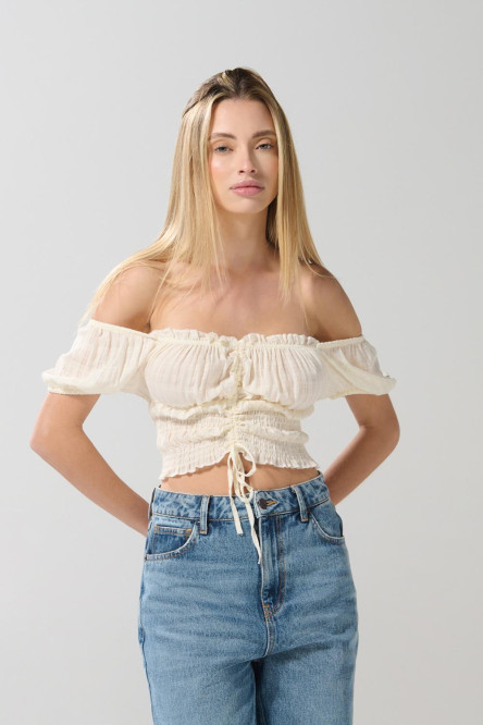 Blusa manga corta unicolor con escote bandeja