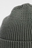 Gorro unicolor tejido con texto en marquilla
