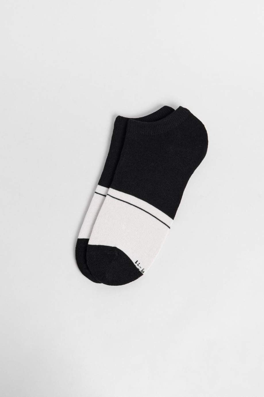 Medias tobilleras azules con corte en contraste