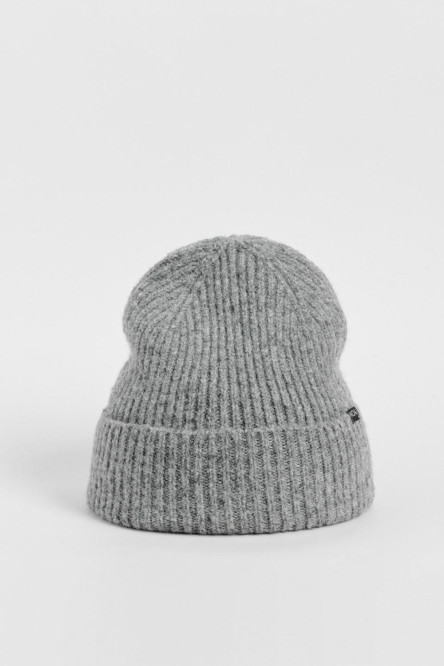 Gorro tejido unicolor con texturas y marquilla