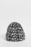 Gorro tejido unicolor con diseños abstractos