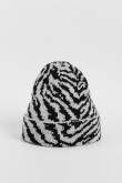Gorro unicolor tejido con diseños animal print