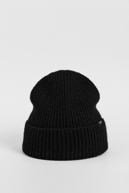 Gorro tejido unicolor con texturas y marquilla