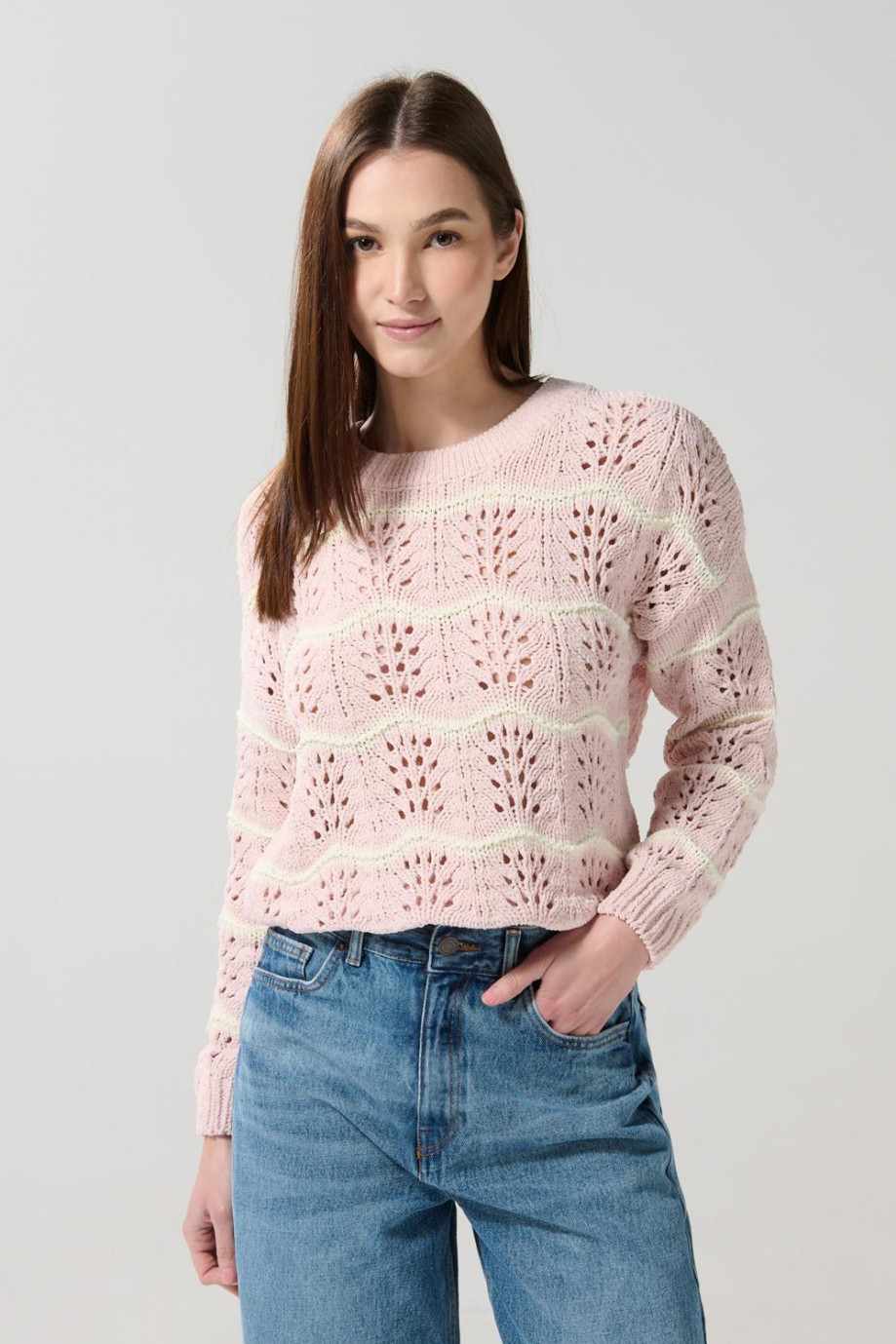 Suéter cuello redondo unicolor con texturas y diseños