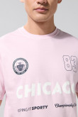 Camiseta rosada clara cuello redondo con diseño college