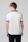 Camiseta polo unicolor con franjas en contraste