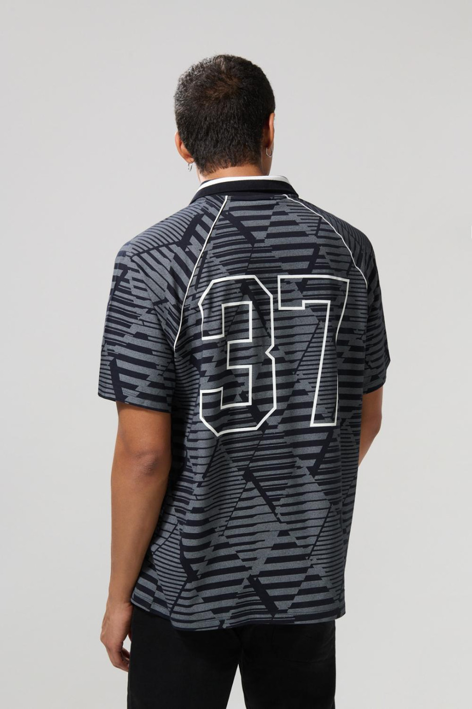 Camiseta oversize azul intensa college con manga ranglan