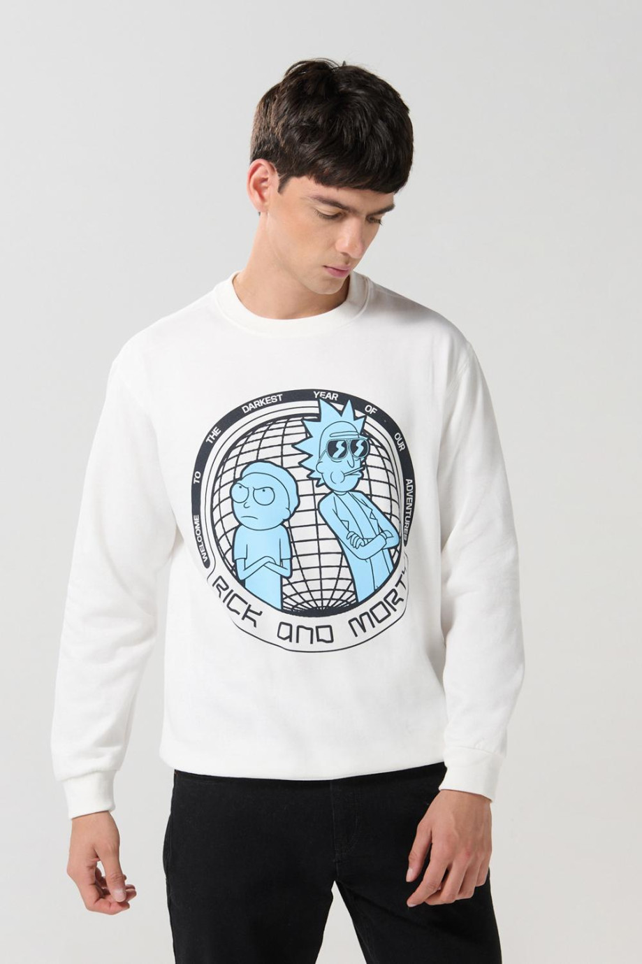 Buzo crema claro cuello redondo de Rick and Morty