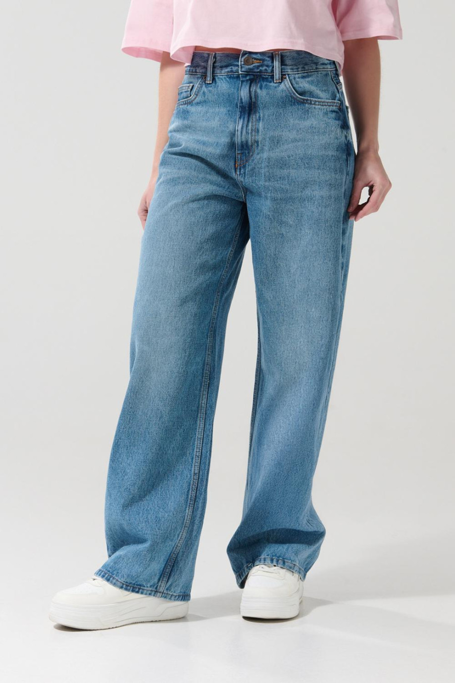 Jean bota ancha azul baggy con tiro medio y bolsillos