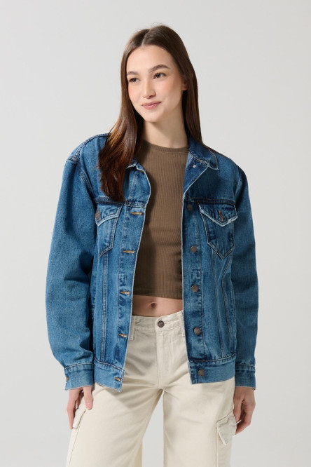 Chaqueta oversize en jean azul clara con bolsillos